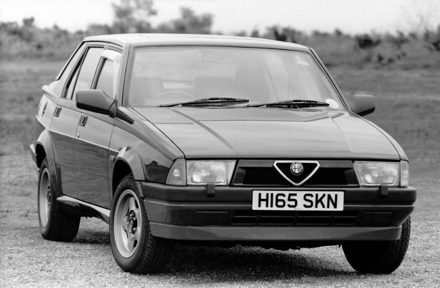  Alfa Romeo 75 2.0i T.Spark 1988 года  (UK) (фото 1 из 2)